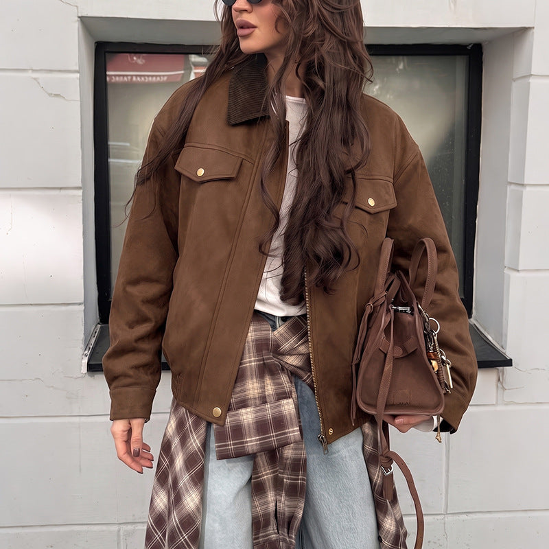Women's short jacket with flap pockets and zip closure