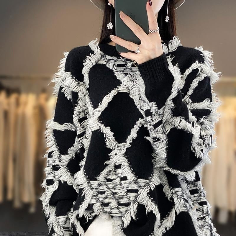 Women's oversized crew-neck pullover with fringes