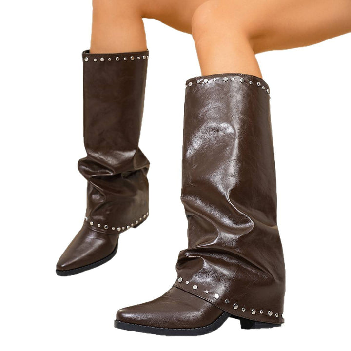 Women’s boots with glitter accents and an elegant cut