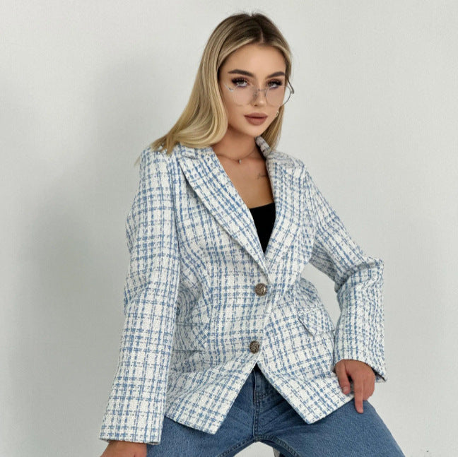 Women's blazer jacket with a tailored fit and elegant buttons