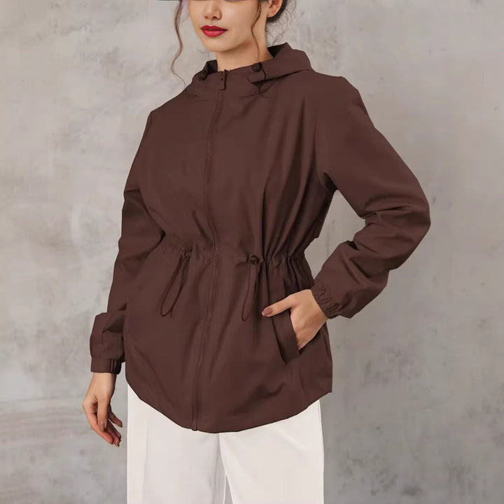 Women's outdoor jacket with adjustable hood and spacious pockets