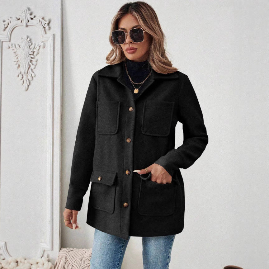 Women's utility jacket with practical pockets