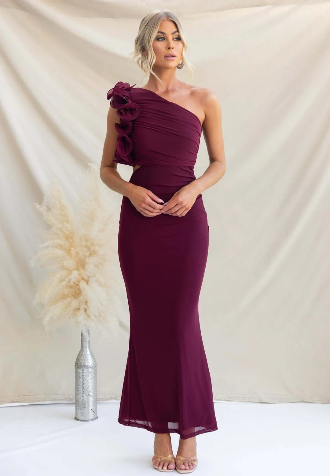 Damen Maxikleid mit einem Schulterträger und Rüsche
