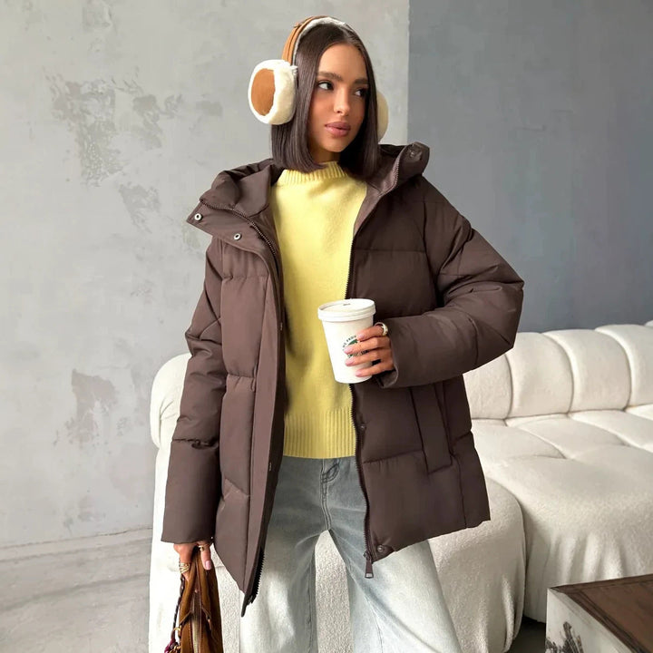 Women's oversized quilted jacket with a hood and integrated pockets
