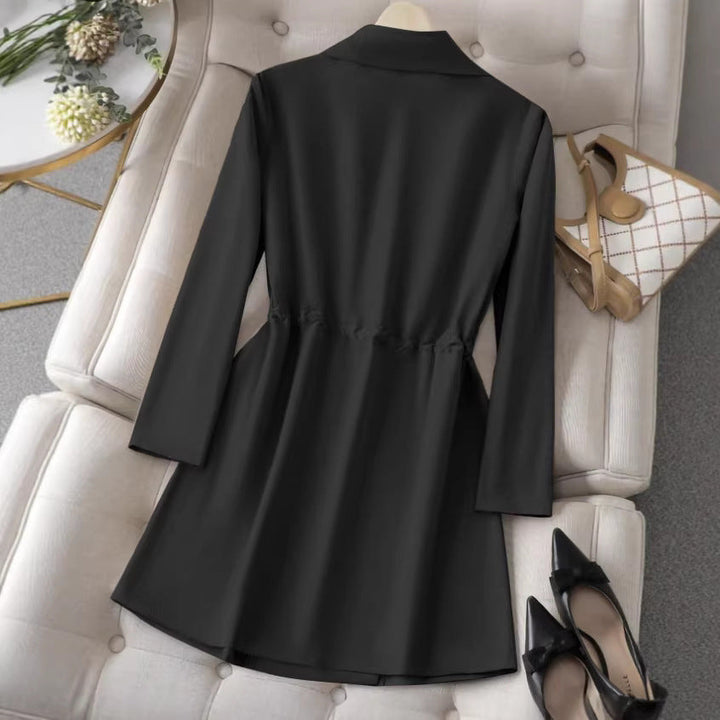 Women's cropped blazer with adjustable waist and double-breasted button fastening