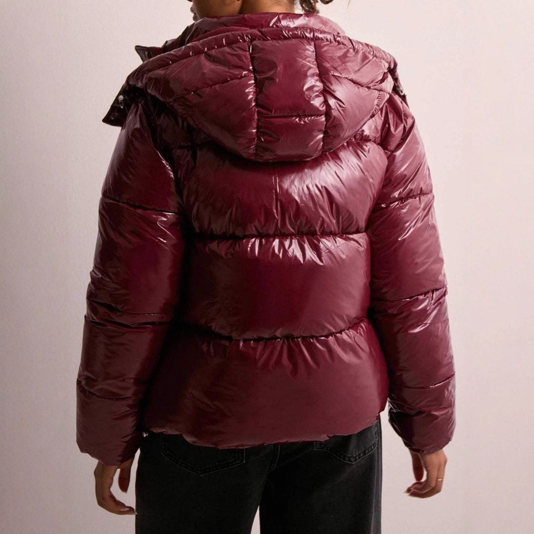 Women's quilted jacket with an adjustable hood and zippered pockets