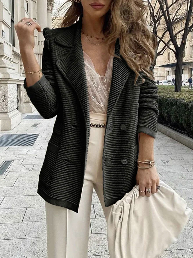 Women's knitted blazer with a double-breasted button fastening and notched lapels