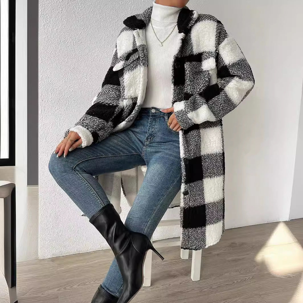 Women's long coat with plaid pattern and pockets