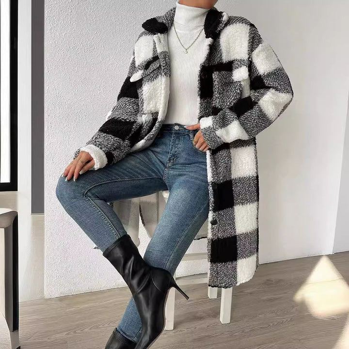 Women's long coat with plaid pattern and pockets