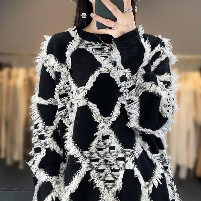 Women's oversized crew-neck pullover with fringes