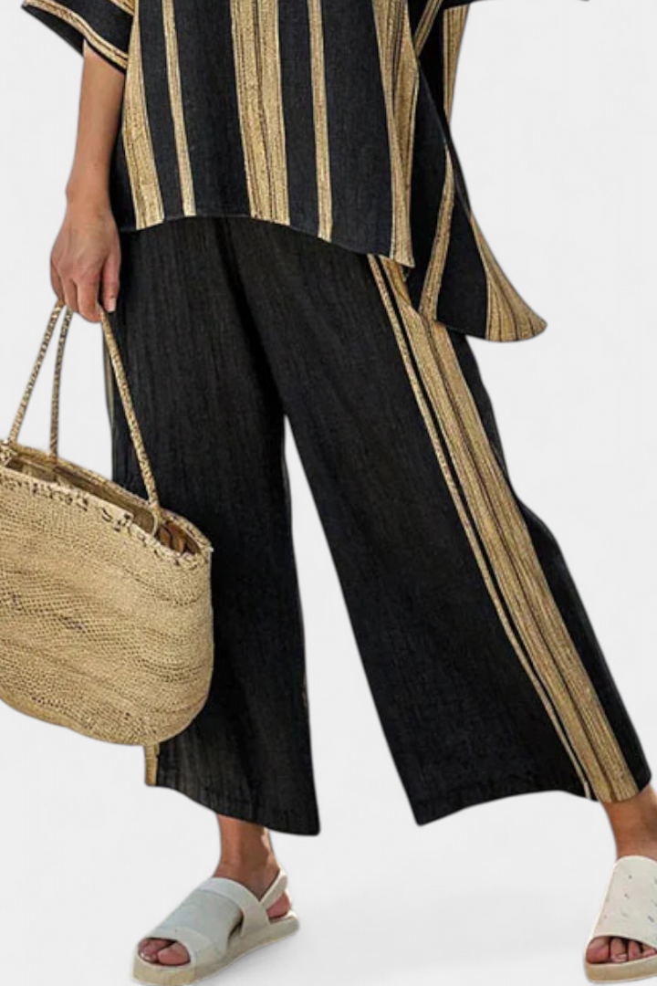 Tamara – comfortable oversized striped blouse and relaxed linen trousers