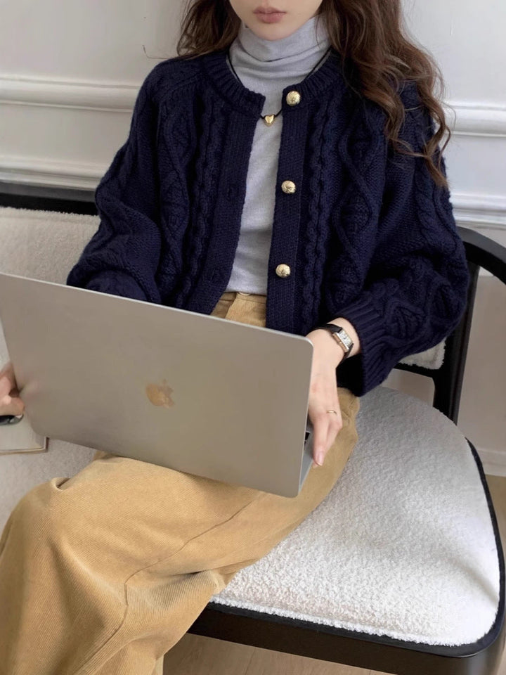 Women's cardigan with a round neckline and long sleeves