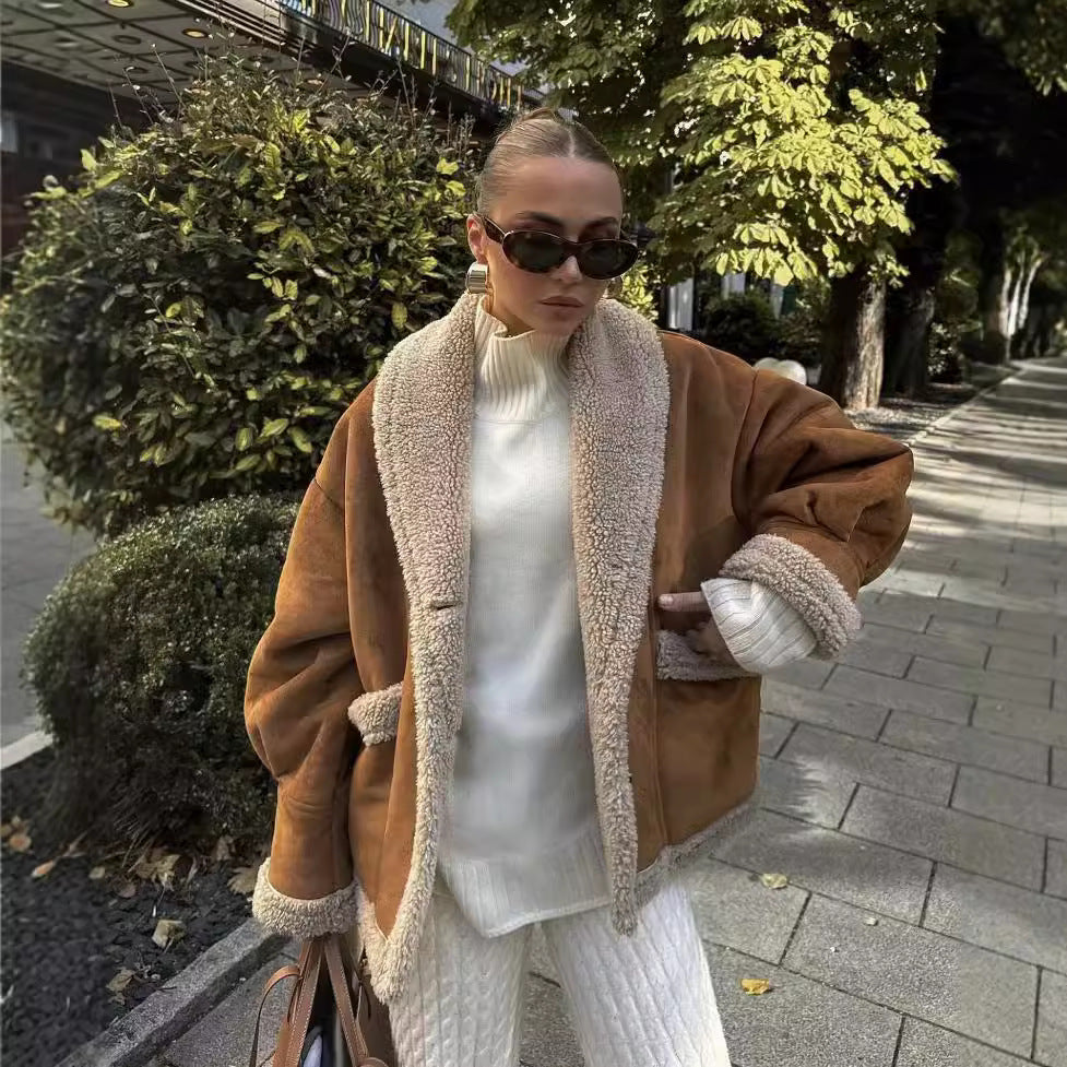 Women’s cropped jacket with buttons and pockets