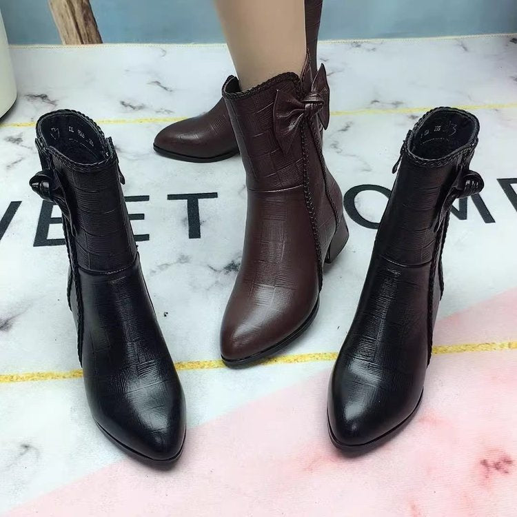 Women's pointed-toe ankle boots