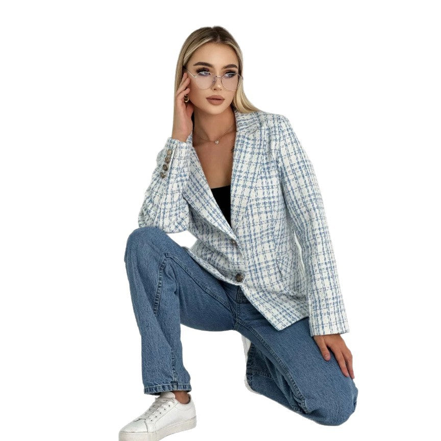 Women's blazer jacket with a tailored fit and elegant buttons