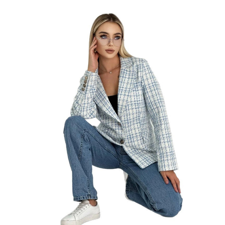 Women's blazer jacket with a tailored fit and elegant buttons