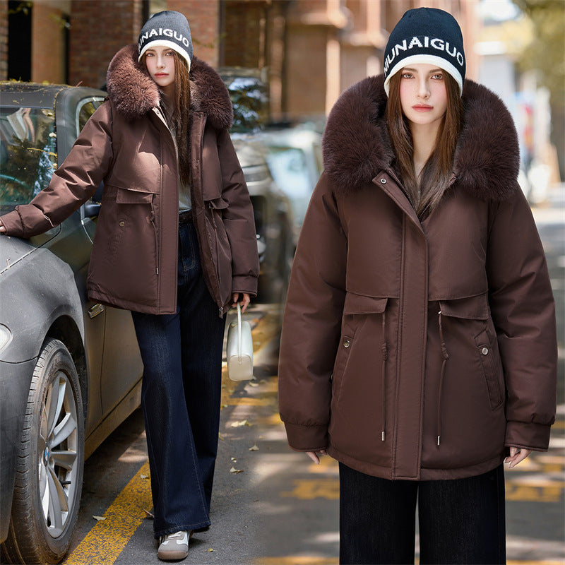 Women’s short urban thermal parka with a detachable fur collar and pockets