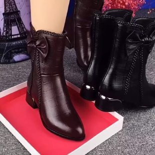 Women's pointed-toe ankle boots