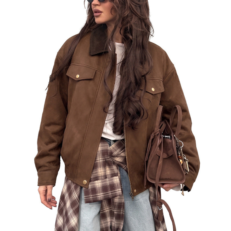 Women's short jacket with flap pockets and zip closure