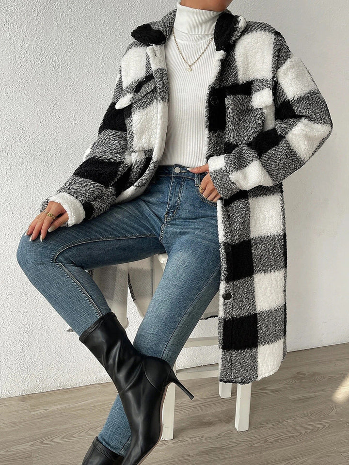 Women's long coat with plaid pattern and pockets