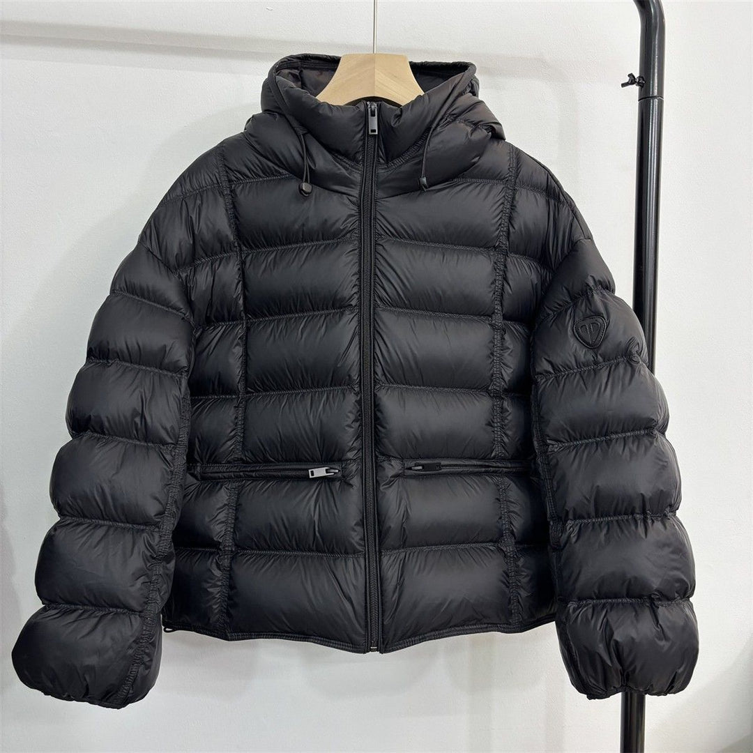 Women’s cropped thermal quilted jacket with hood and zippered pockets