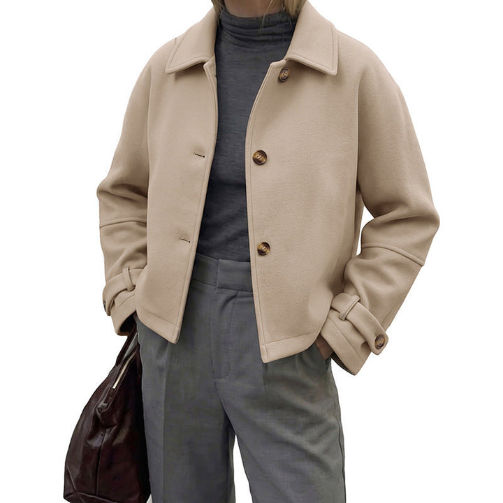 Women's short coat with shirt collar and adjustable cuffs