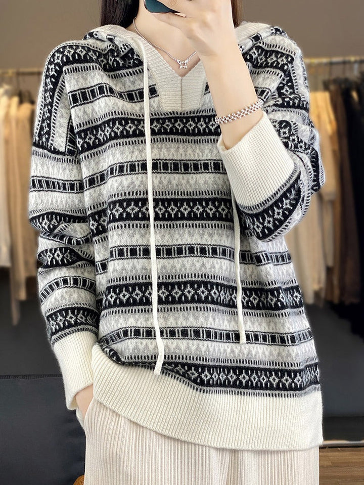 Women's oversized hoodie with V-neck and drawstring
