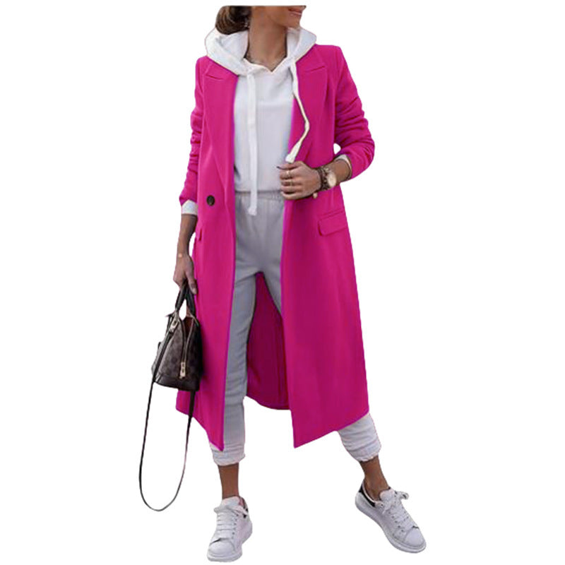 Women’s oversized coat with a classic lapel and pockets