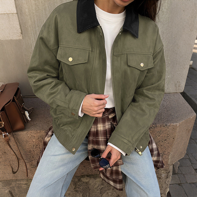 Women's short jacket with flap pockets and zip closure