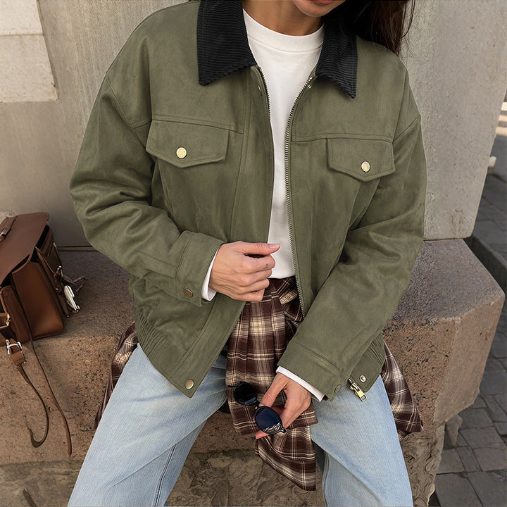 Women's short jacket with flap pockets and zip closure