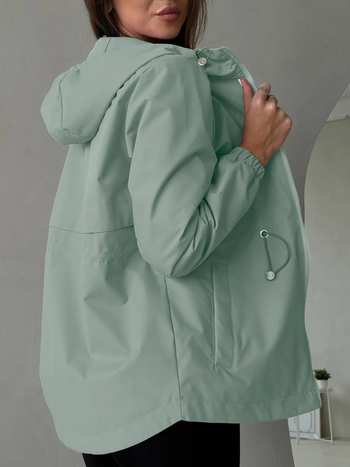 Women's outdoor jacket with adjustable hood and spacious pockets