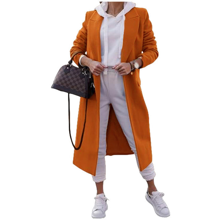 Women’s oversized coat with a classic lapel and pockets