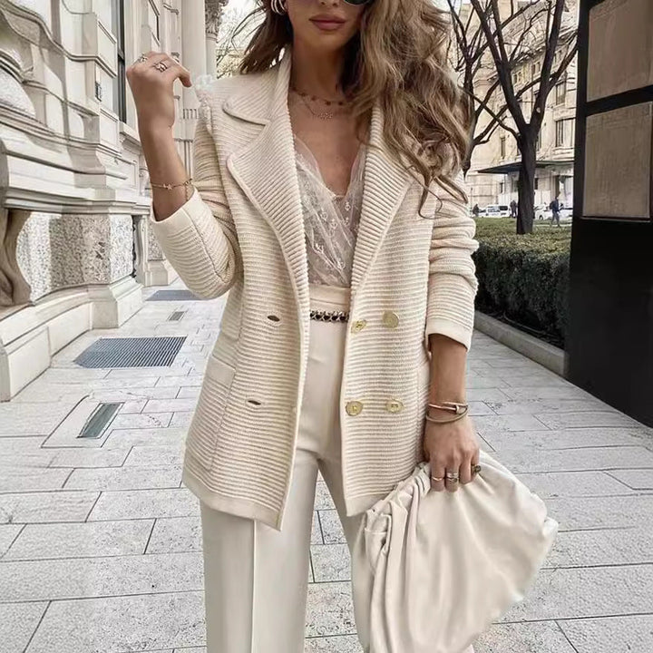 Women's knitted blazer with a double-breasted button fastening and notched lapels
