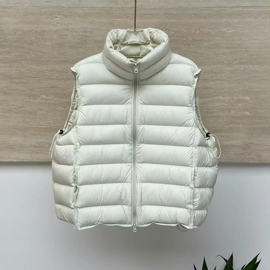 Women's lightweight quilted thermal vest with a two-way zipper
