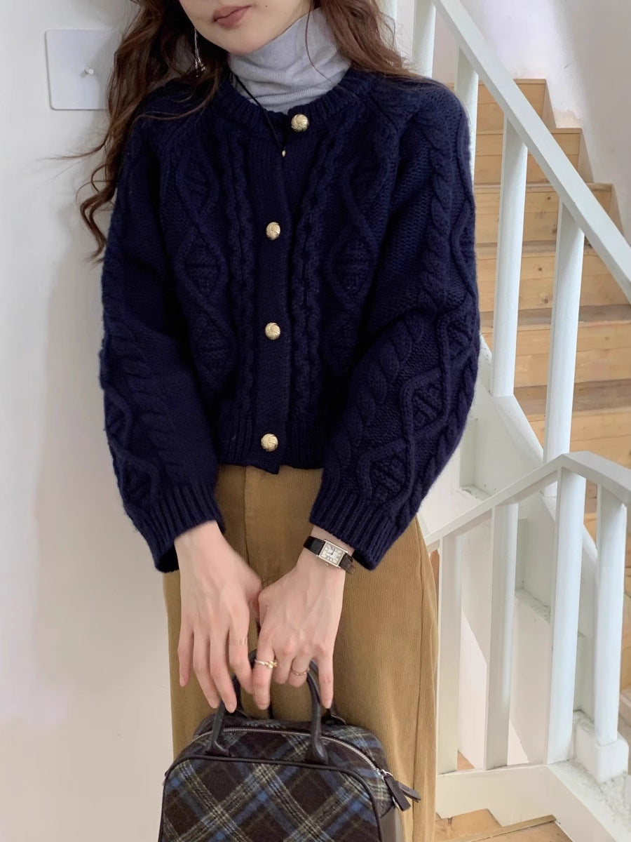 Women's cardigan with a round neckline and long sleeves