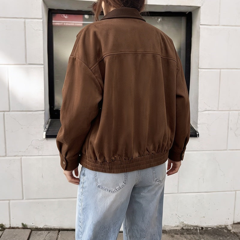 Women's short jacket with flap pockets and zip closure