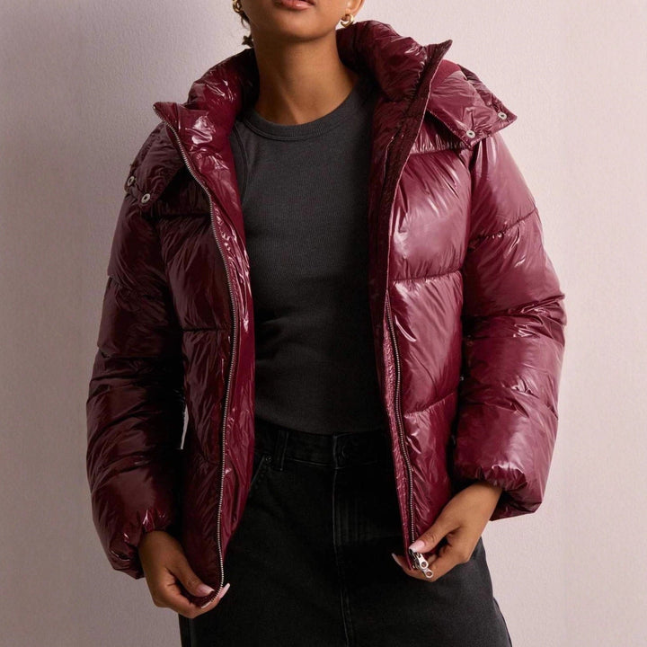Women's quilted jacket with an adjustable hood and zippered pockets