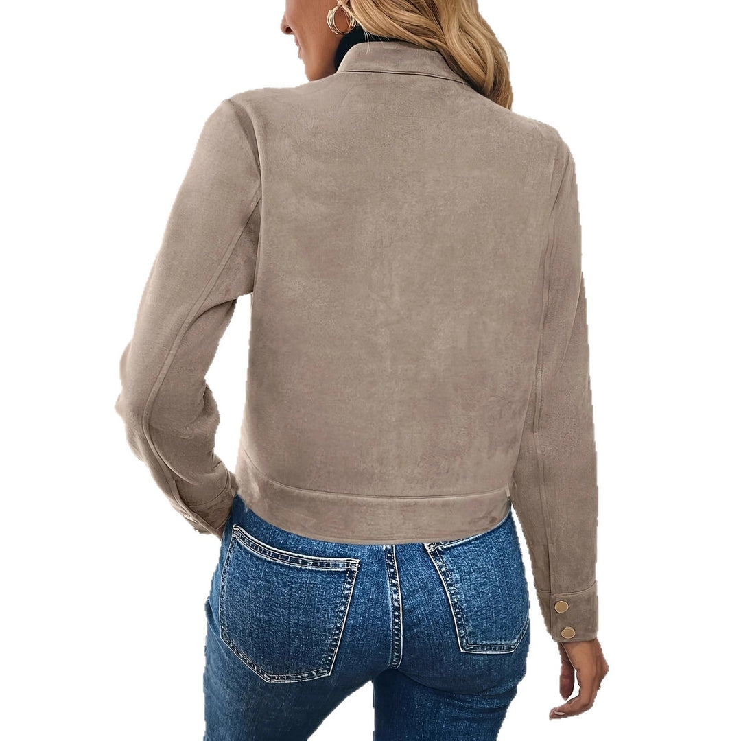 Women's cropped jacket with flap pockets and zip closure