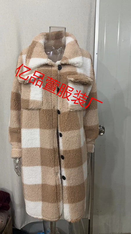 Women's long coat with plaid pattern and pockets