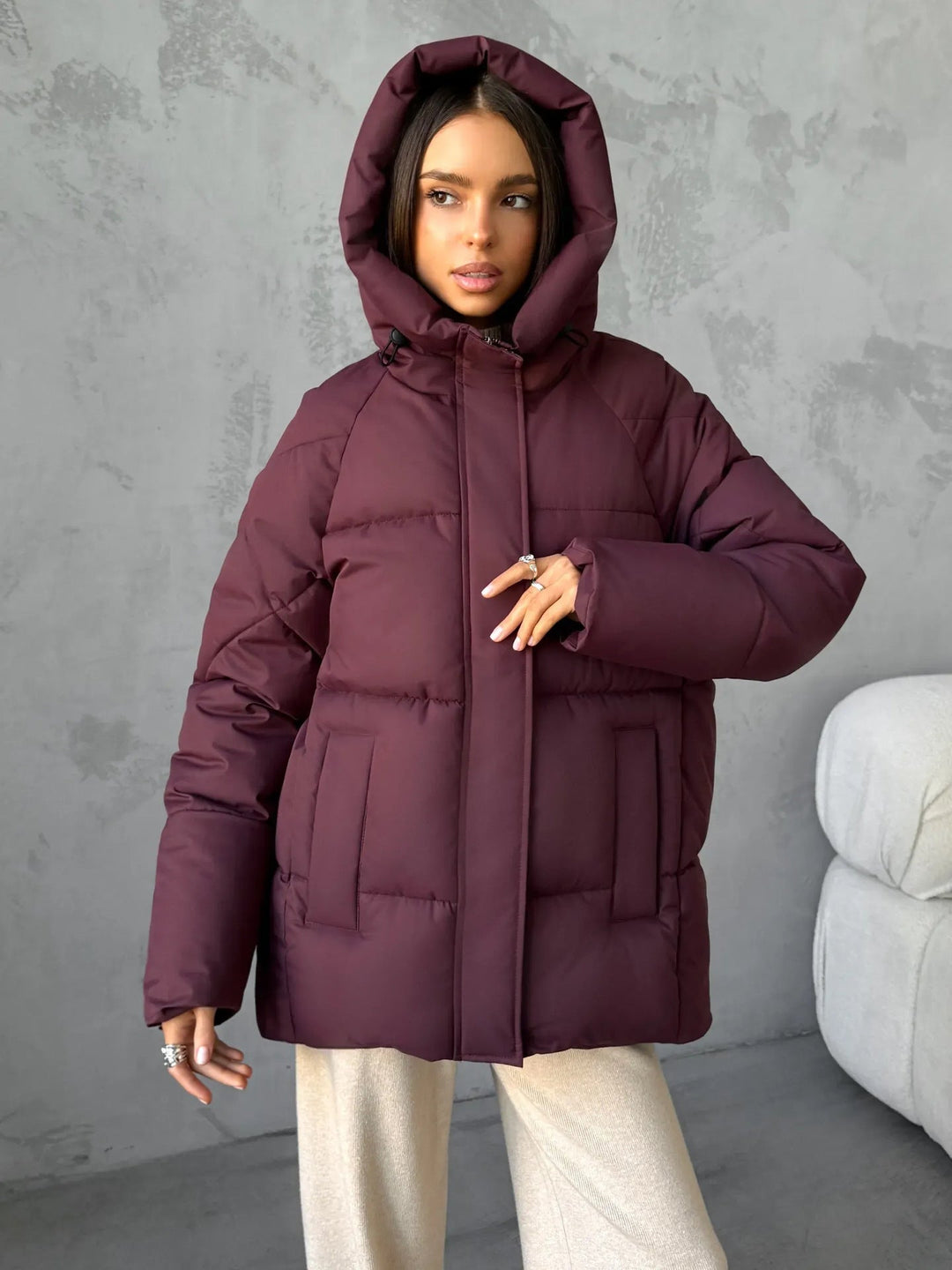Women's oversized quilted jacket with a hood and integrated pockets