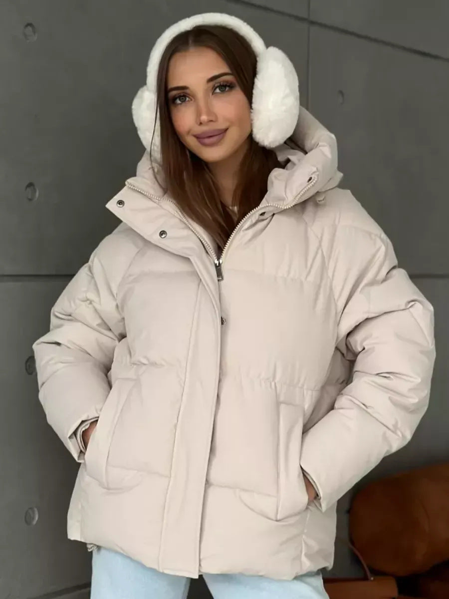 Women's oversized quilted jacket with a hood and integrated pockets