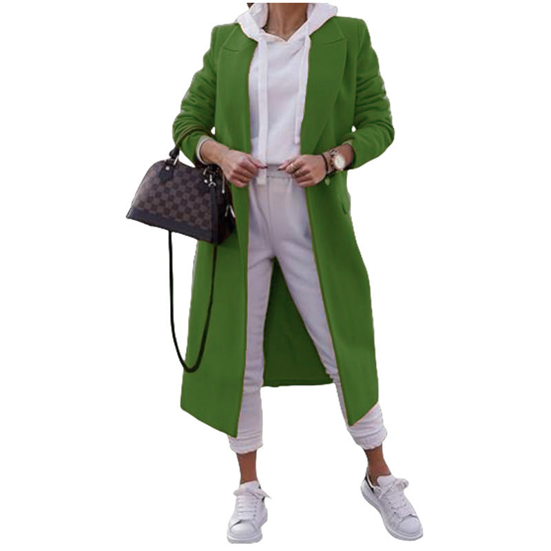 Women’s oversized coat with a classic lapel and pockets