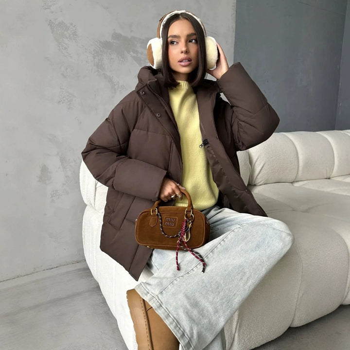 Women's oversized quilted jacket with a hood and integrated pockets