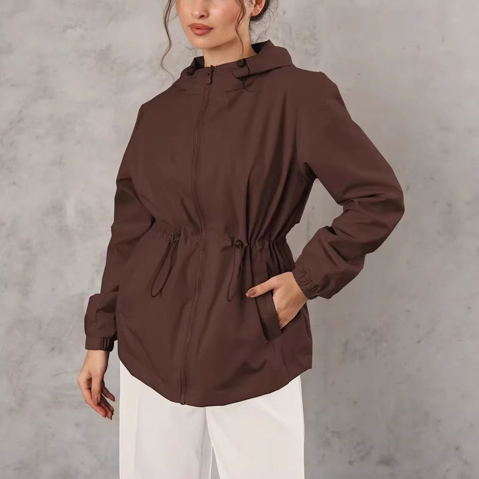 Women's outdoor jacket with adjustable hood and spacious pockets