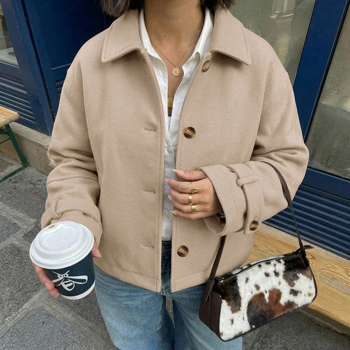 Women's short coat with shirt collar and adjustable cuffs