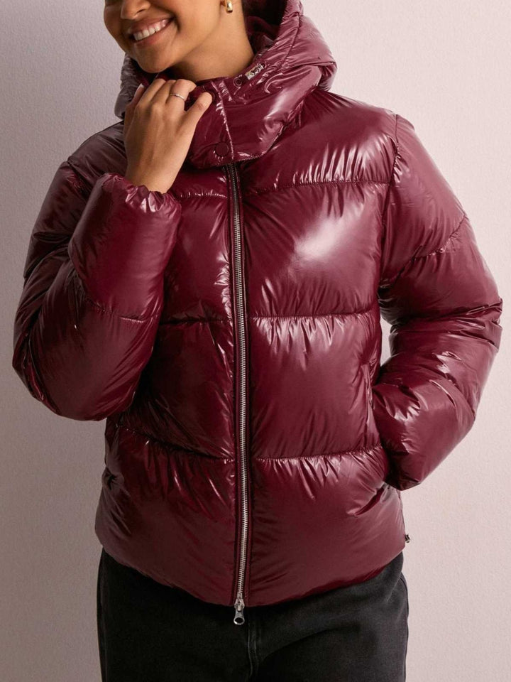 Women's quilted jacket with an adjustable hood and zippered pockets