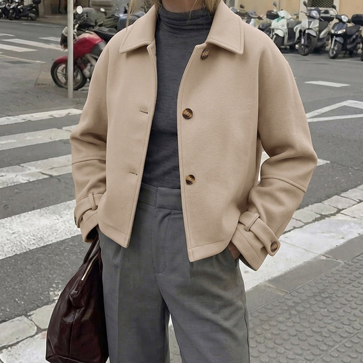 Women's short coat with shirt collar and adjustable cuffs