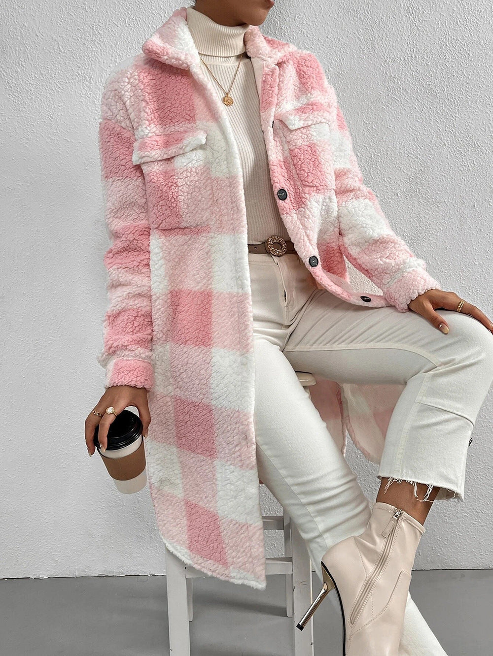 Women's long coat with plaid pattern and pockets