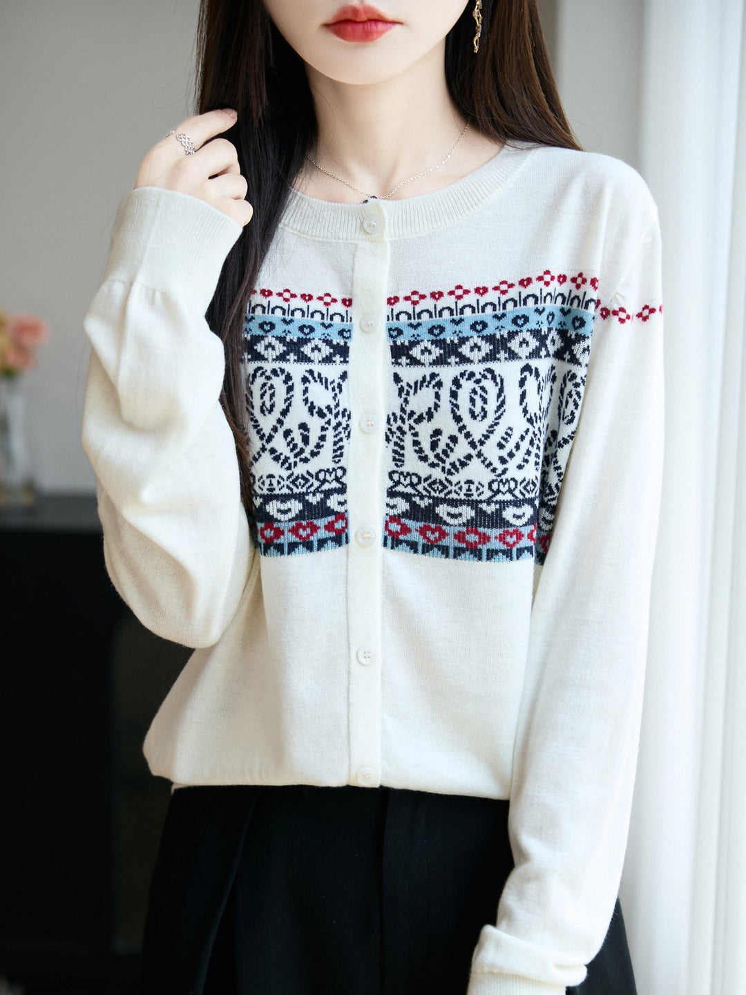 Women's cardigan with a round neckline and long sleeves