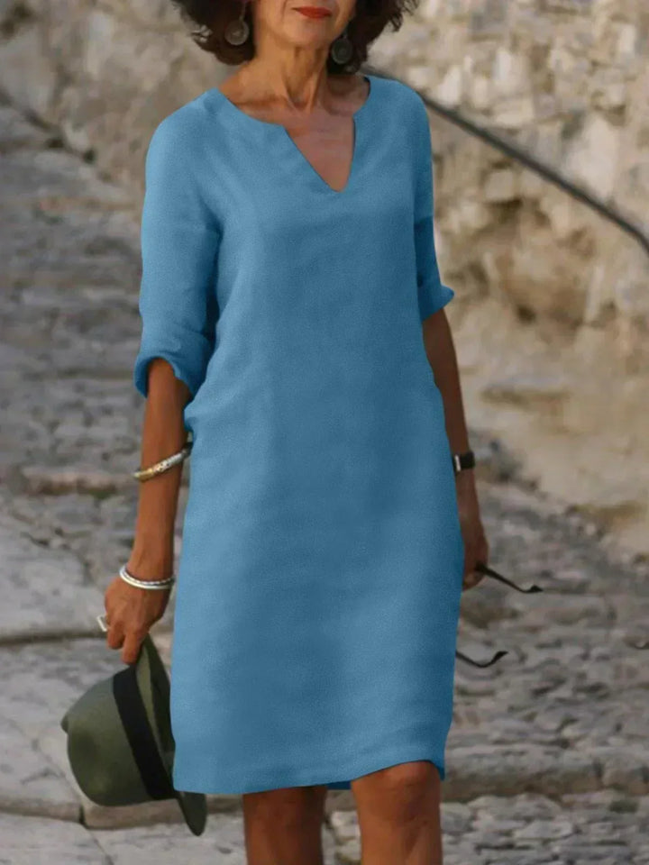 Lola - Casual V-Neck Dress